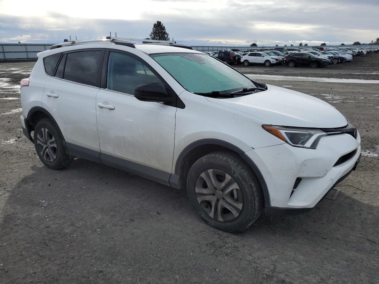 2017 TOYOTA RAV4 LE - Image 4