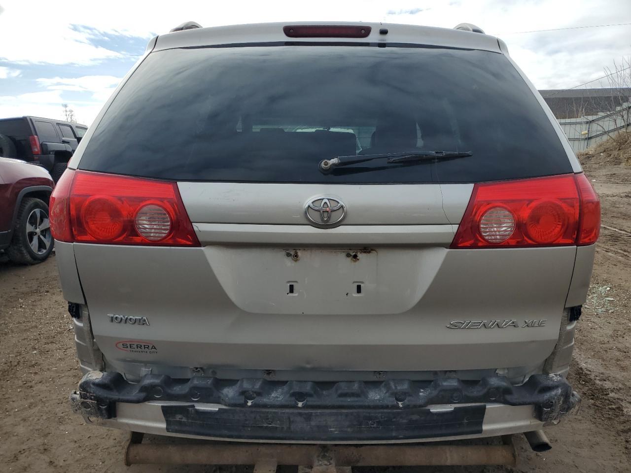 2015 TOYOTA SIENNA XLE - Фото 6