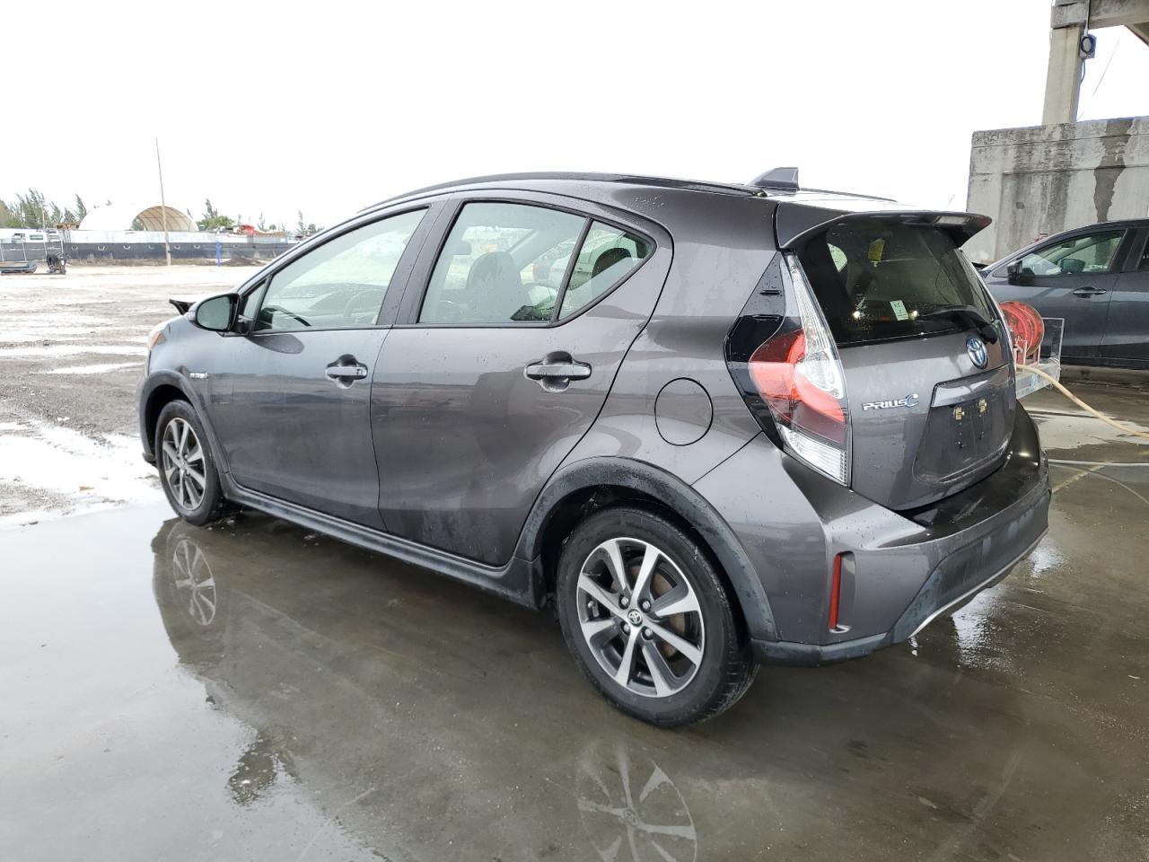 2018 TOYOTA PRIUS C - Image 2