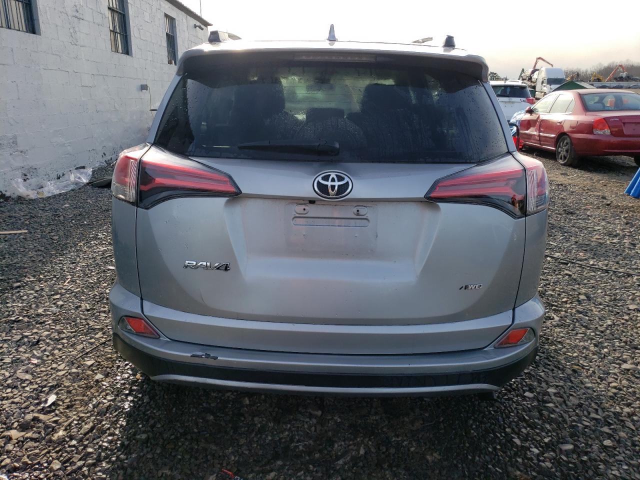 2017 TOYOTA RAV4 XLE - Фото 6
