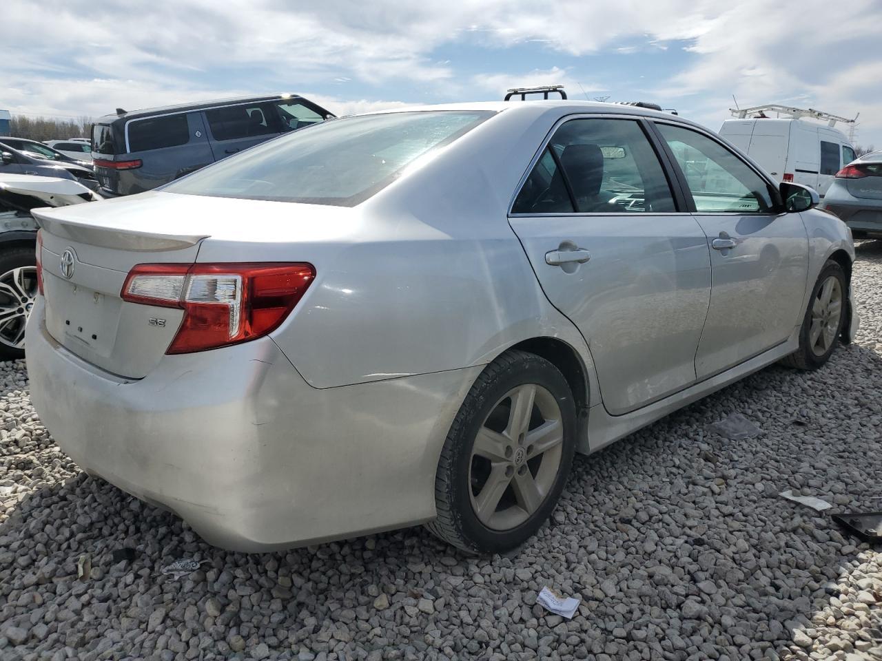 2013 TOYOTA CAMRY L - Фото 3