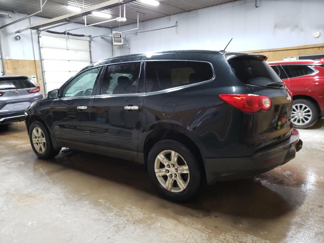 2011 CHEVROLET TRAVERSE L - Image 2