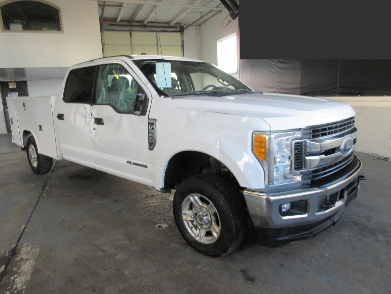 2017 FORD F350 SUPER
