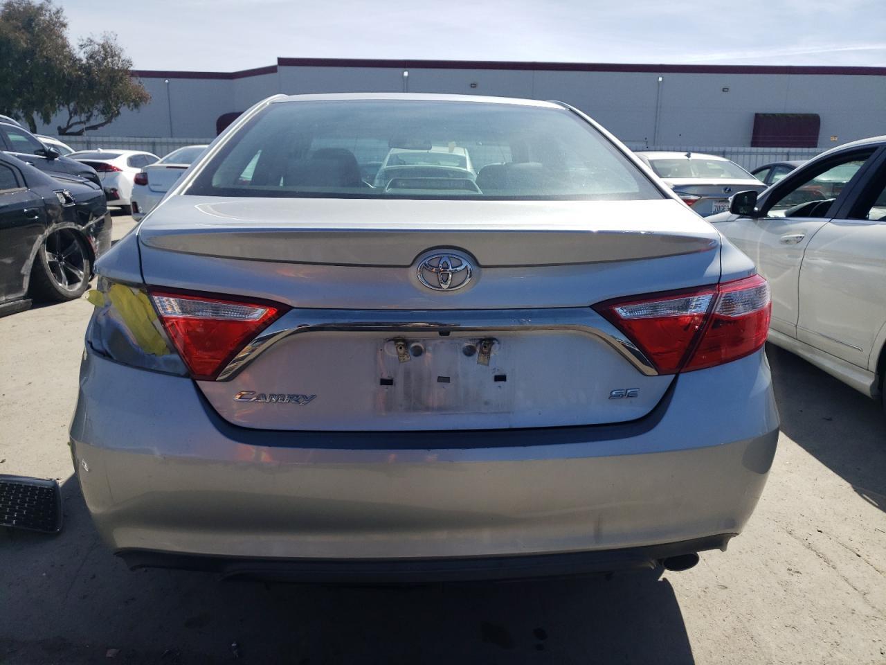 2016 TOYOTA CAMRY LE - Фото 6