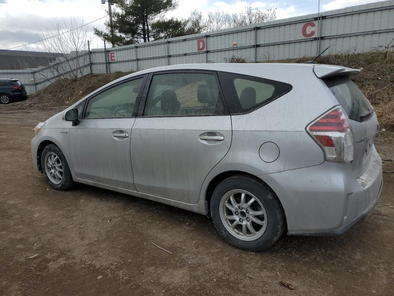 2015 TOYOTA PRIUS V - Фото 2