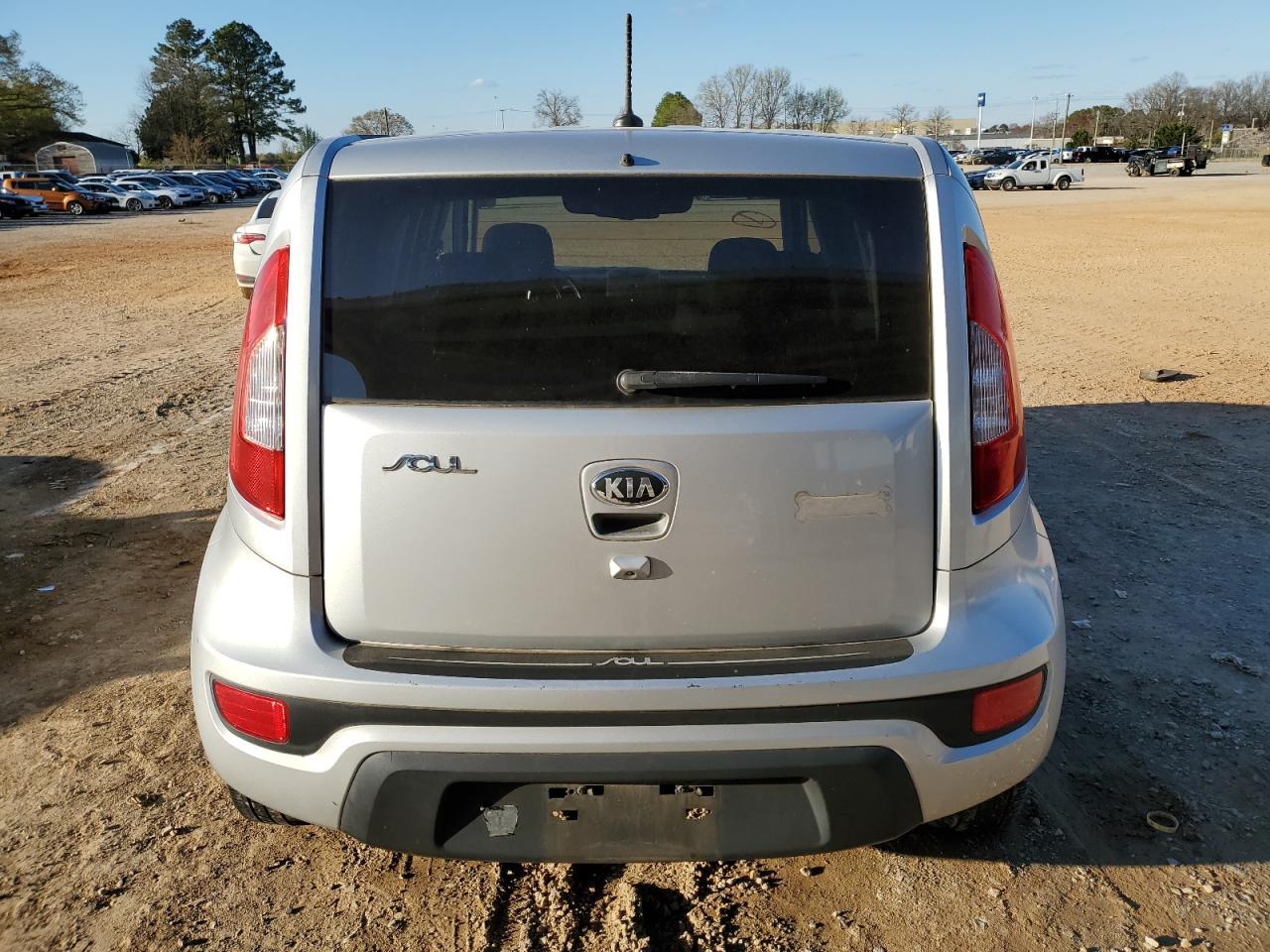 2013 KIA SOUL + - Image 6