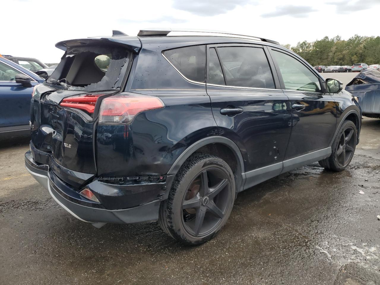 2017 TOYOTA RAV4 XLE - Image 3