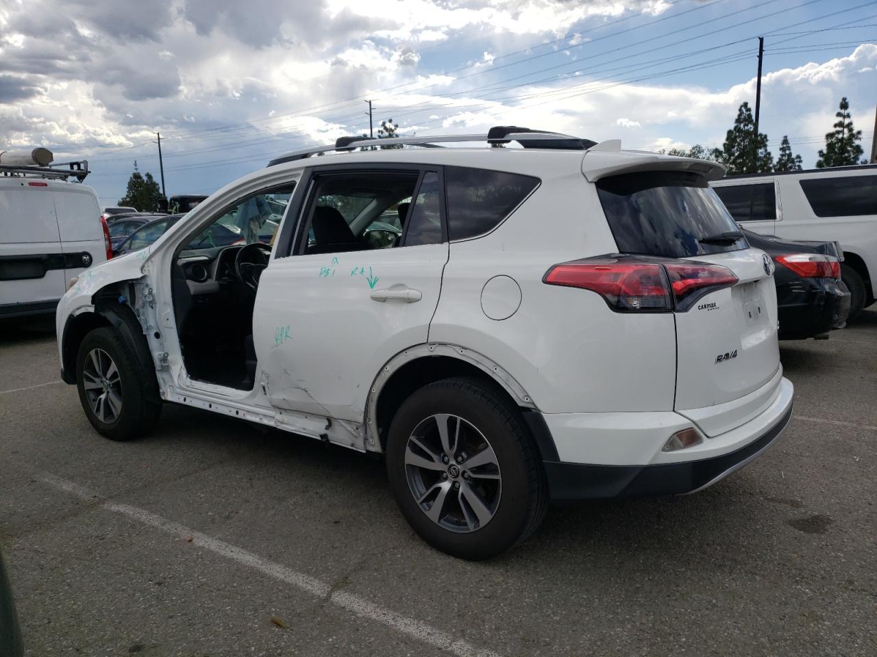 2016 TOYOTA RAV4 XLE - Фото 2