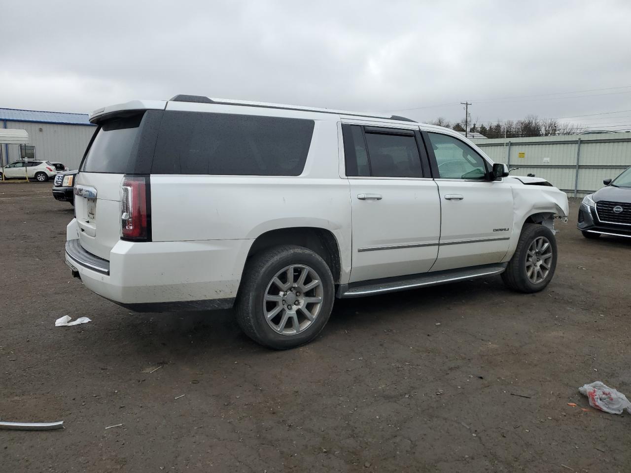 2016 GMC YUKON XL D - Image 3