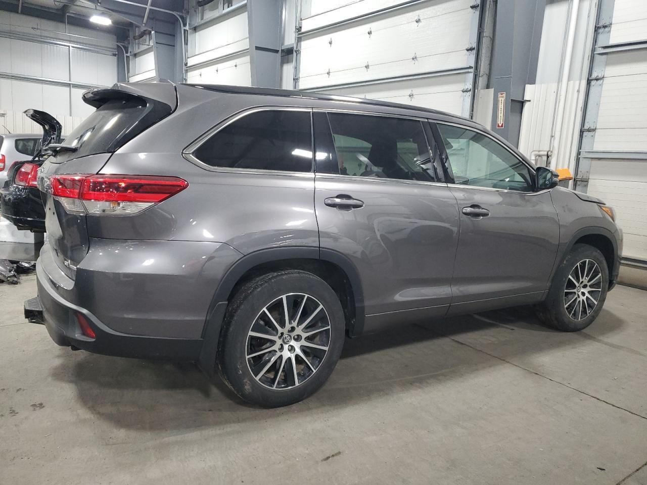 2018 TOYOTA HIGHLANDER - Фото 3