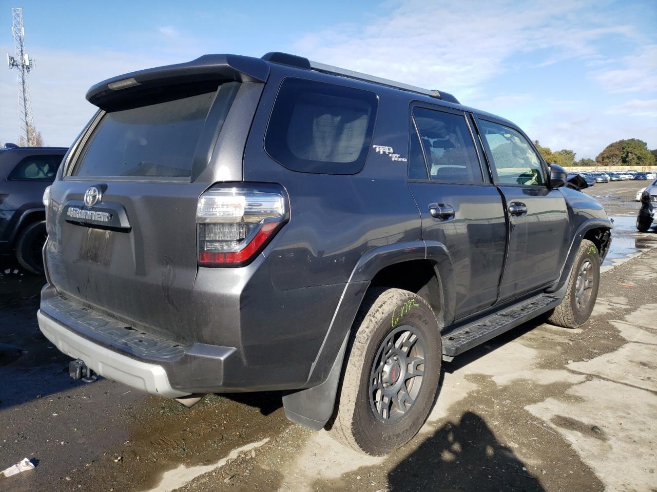 2018 TOYOTA 4RUNNER SR - Image 3