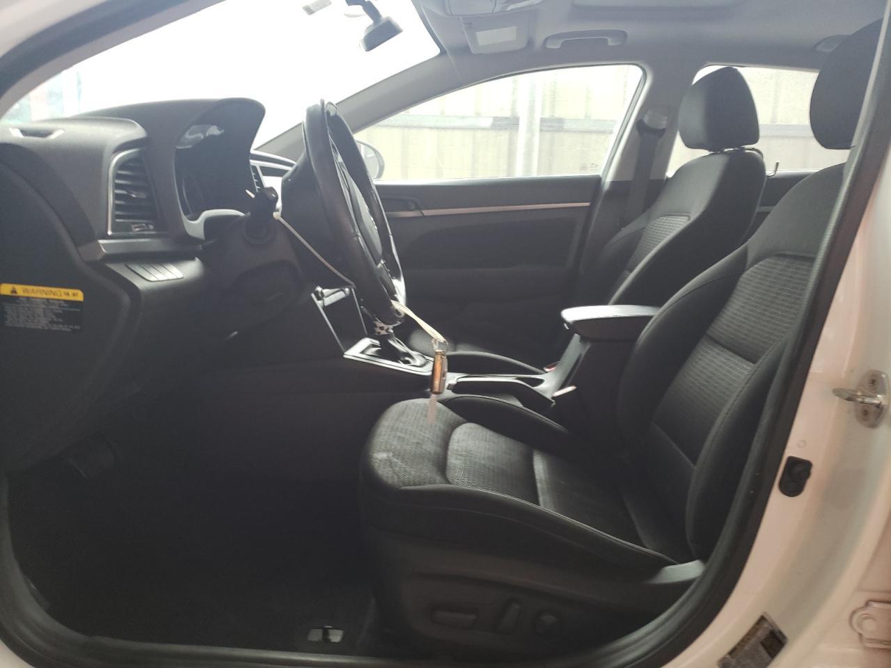 2017 HYUNDAI ELANTRA SE - Фото 7