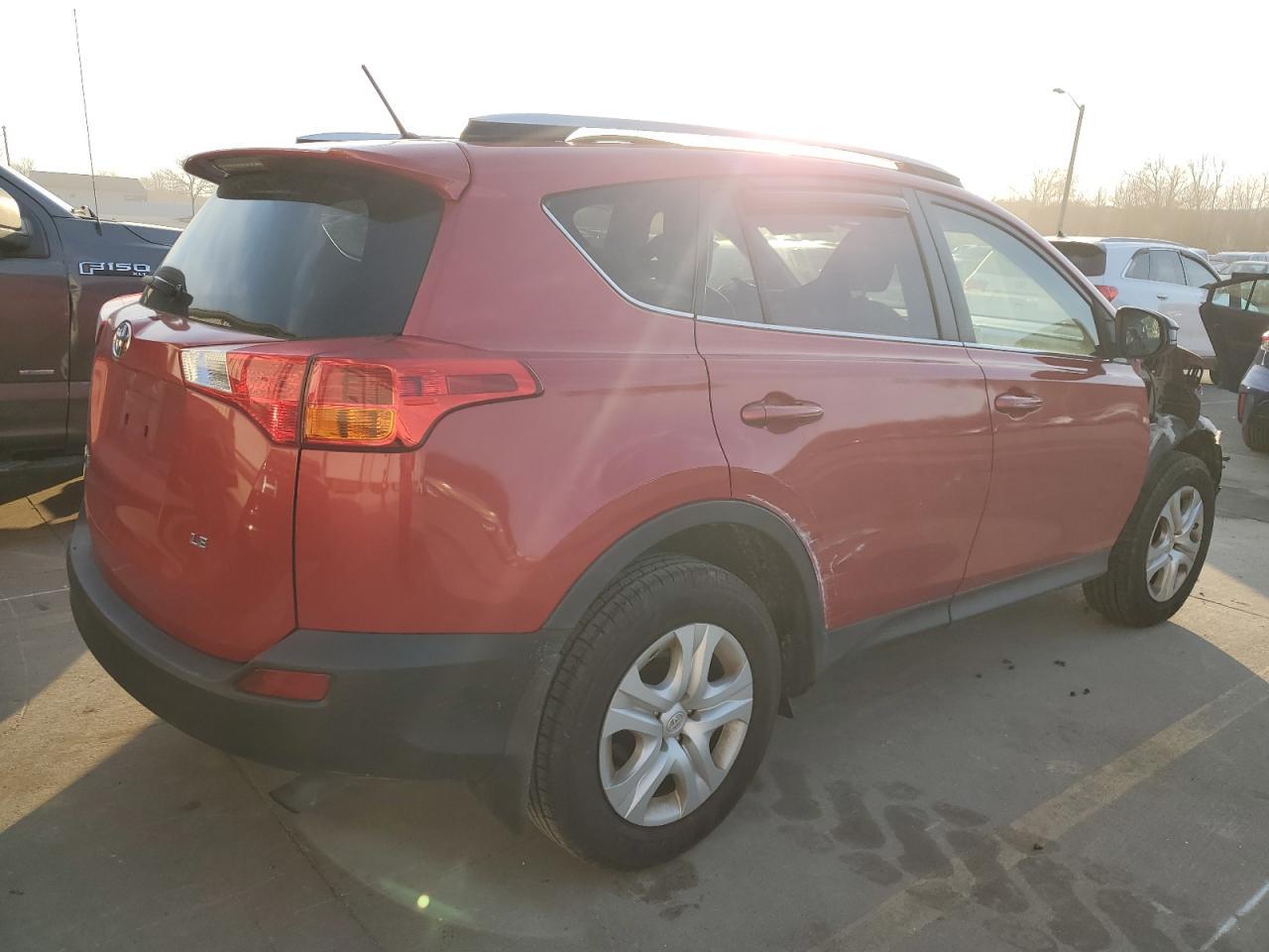 2015 TOYOTA RAV4 LE - Фото 3