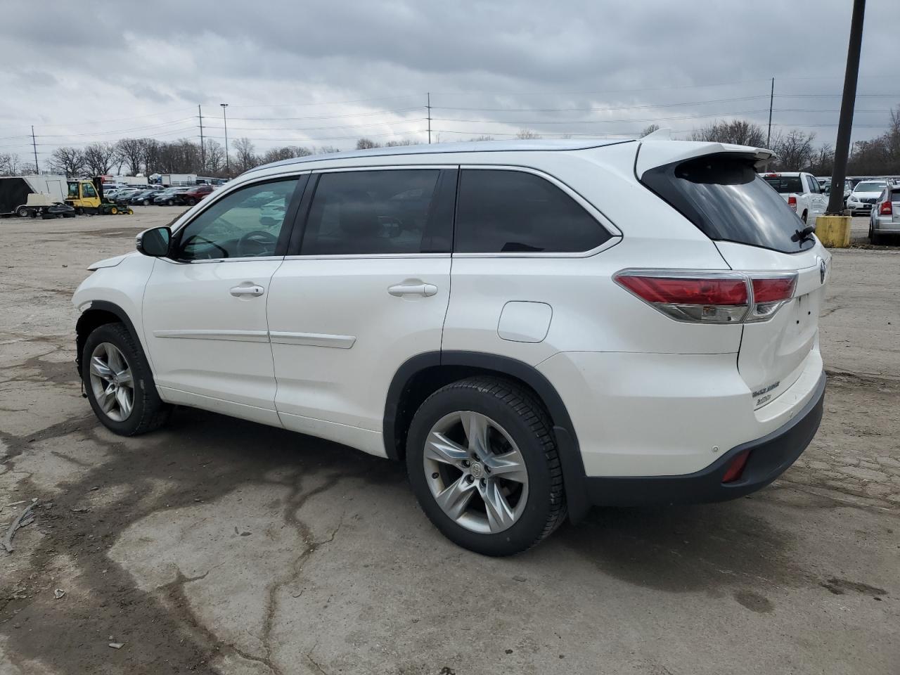 2015 TOYOTA HIGHLANDER - Фото 2