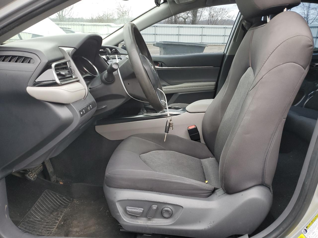 2020 TOYOTA CAMRY LE - Фото 7