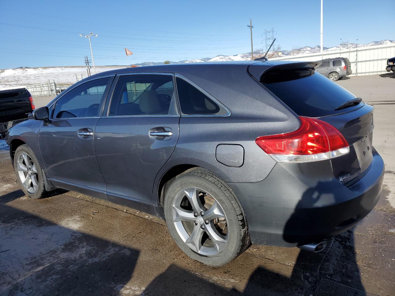 2011 TOYOTA VENZA - Фото 2