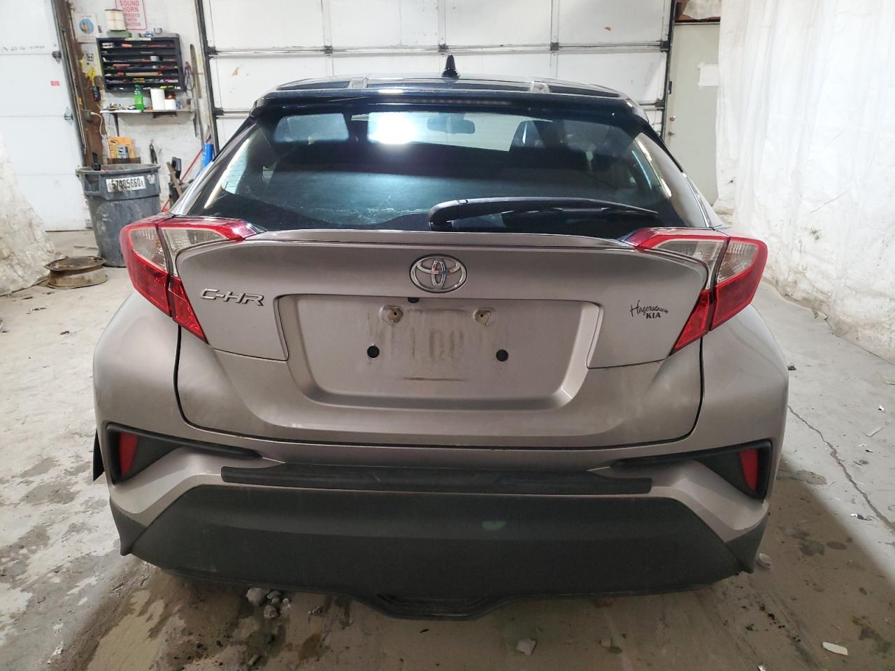 2019 TOYOTA C-HR XLE - Image 6