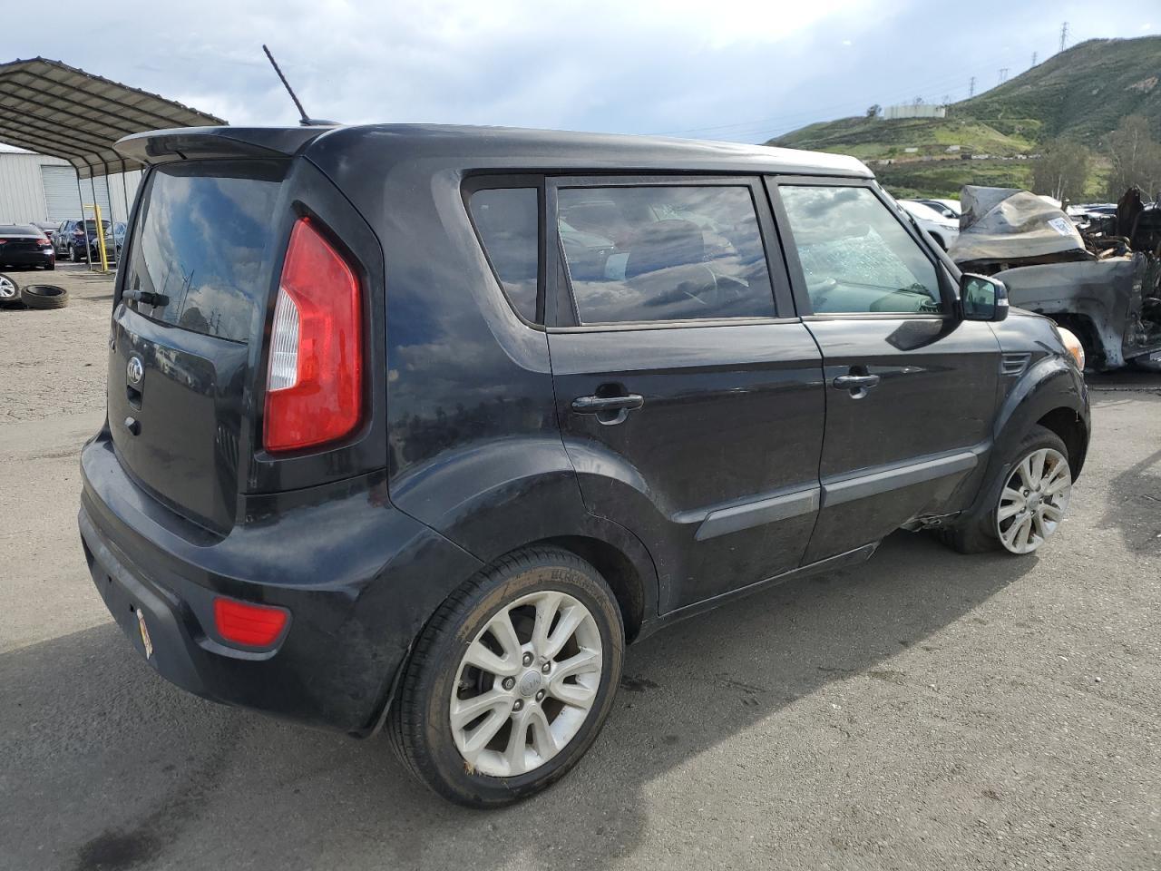 2013 KIA SOUL + - Image 3