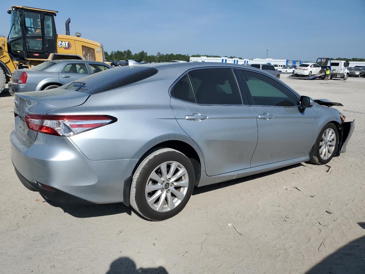 2020 TOYOTA CAMRY LE - Фото 3