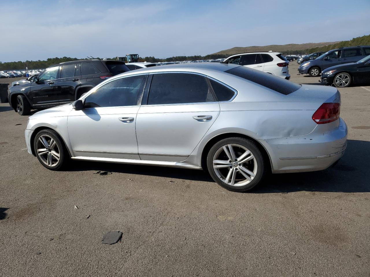 2014 VOLKSWAGEN PASSAT SEL - Фото 2