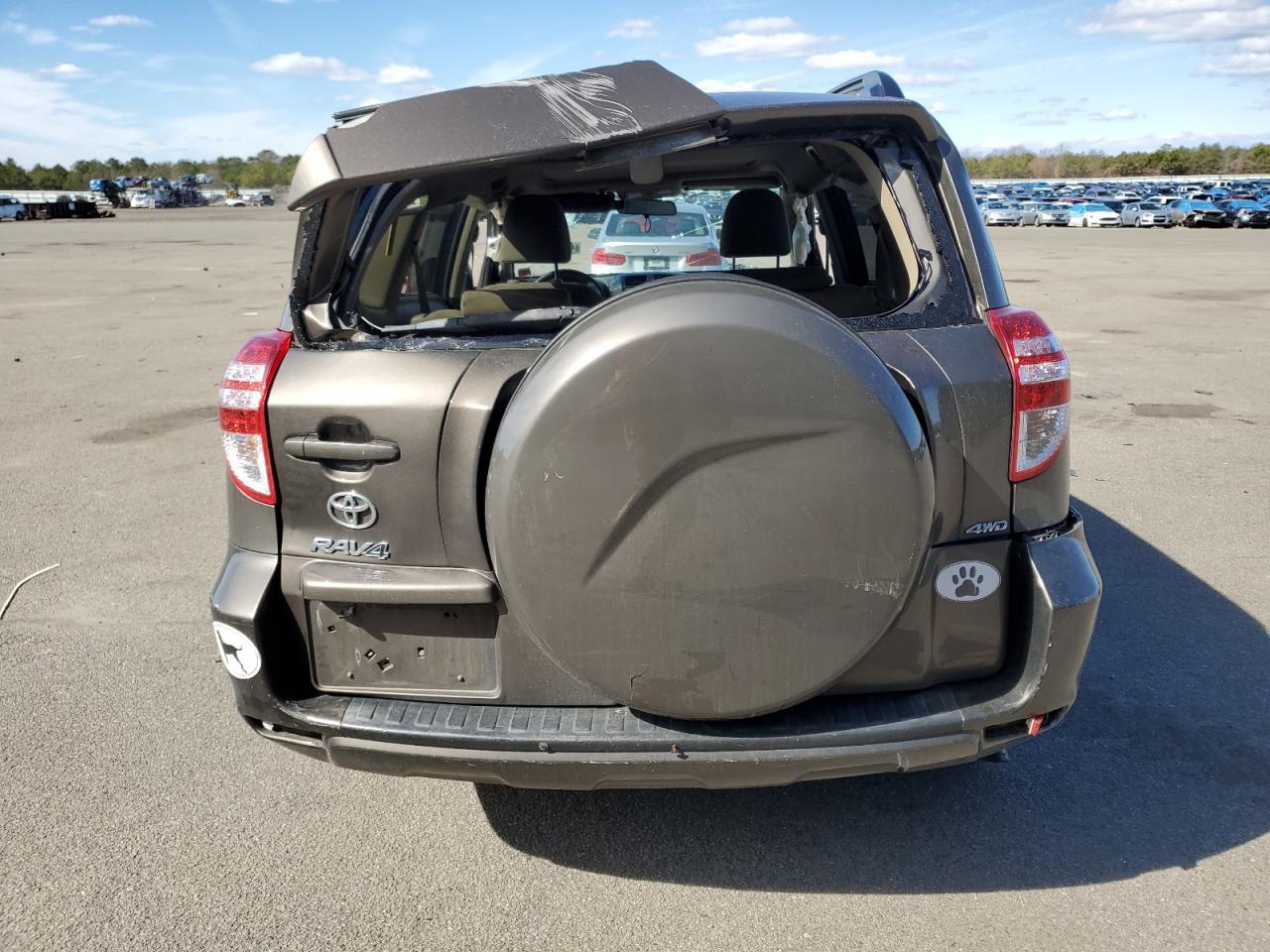 2011 TOYOTA RAV4 - Image 6