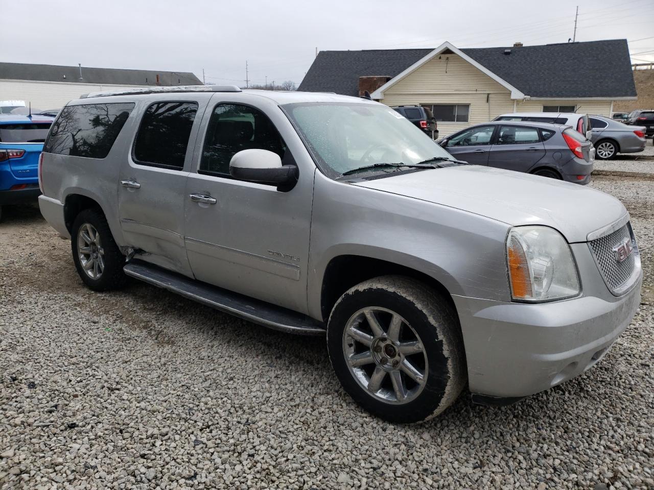 2012 GMC YUKON XL D - Image 4