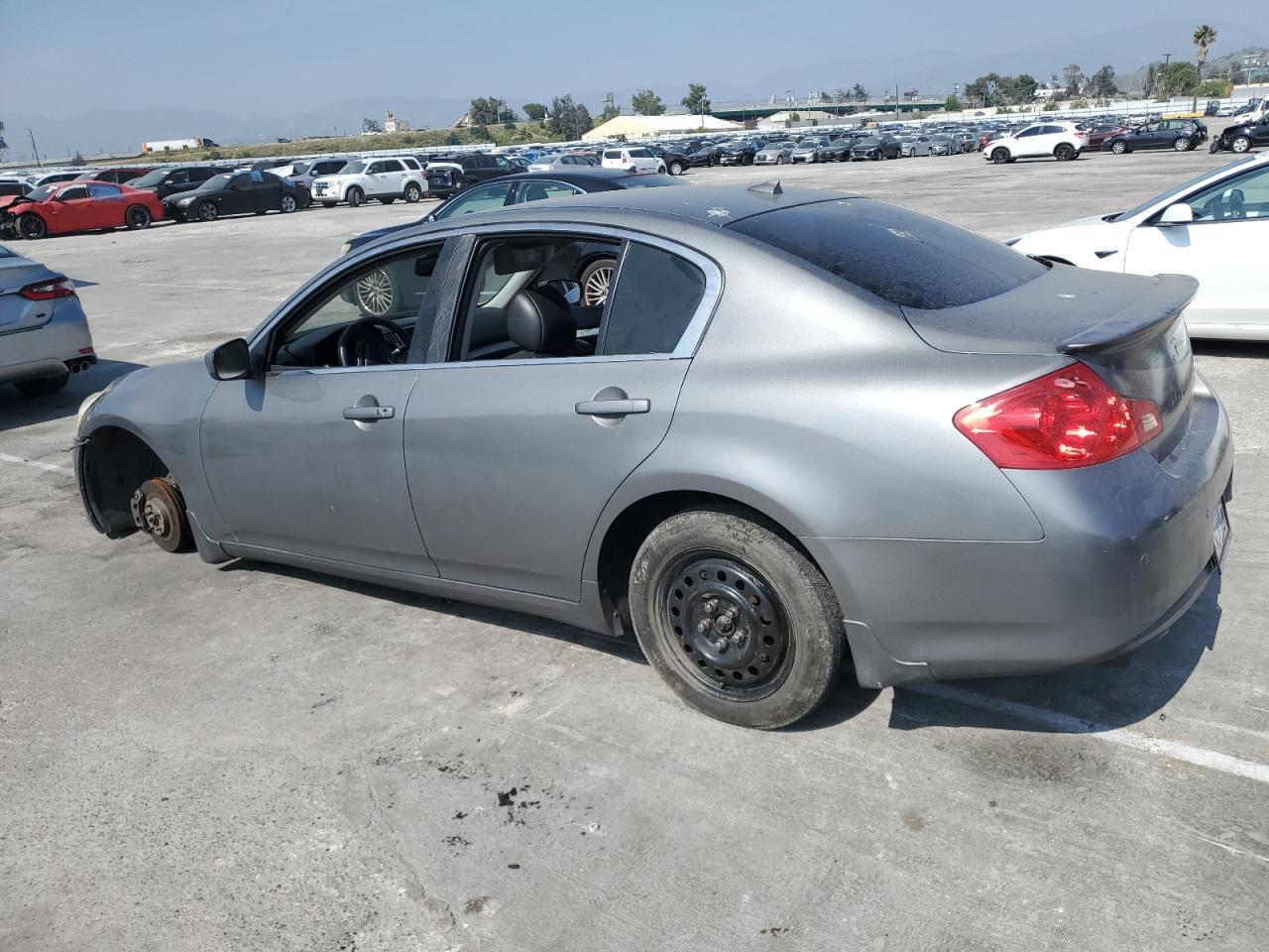 2011 INFINITI G37 - Image 2