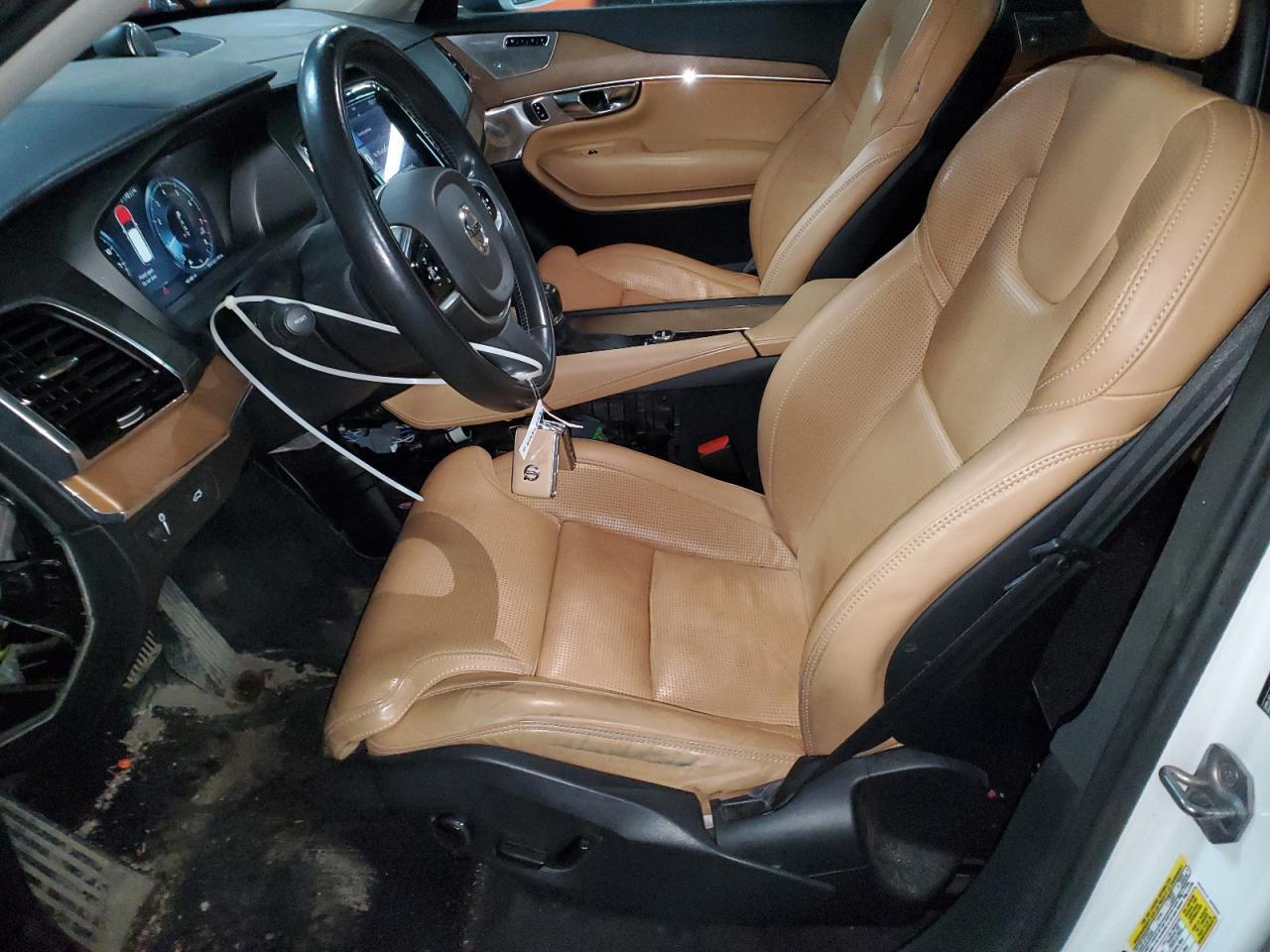 2016 VOLVO XC90 T6 - Фото 7