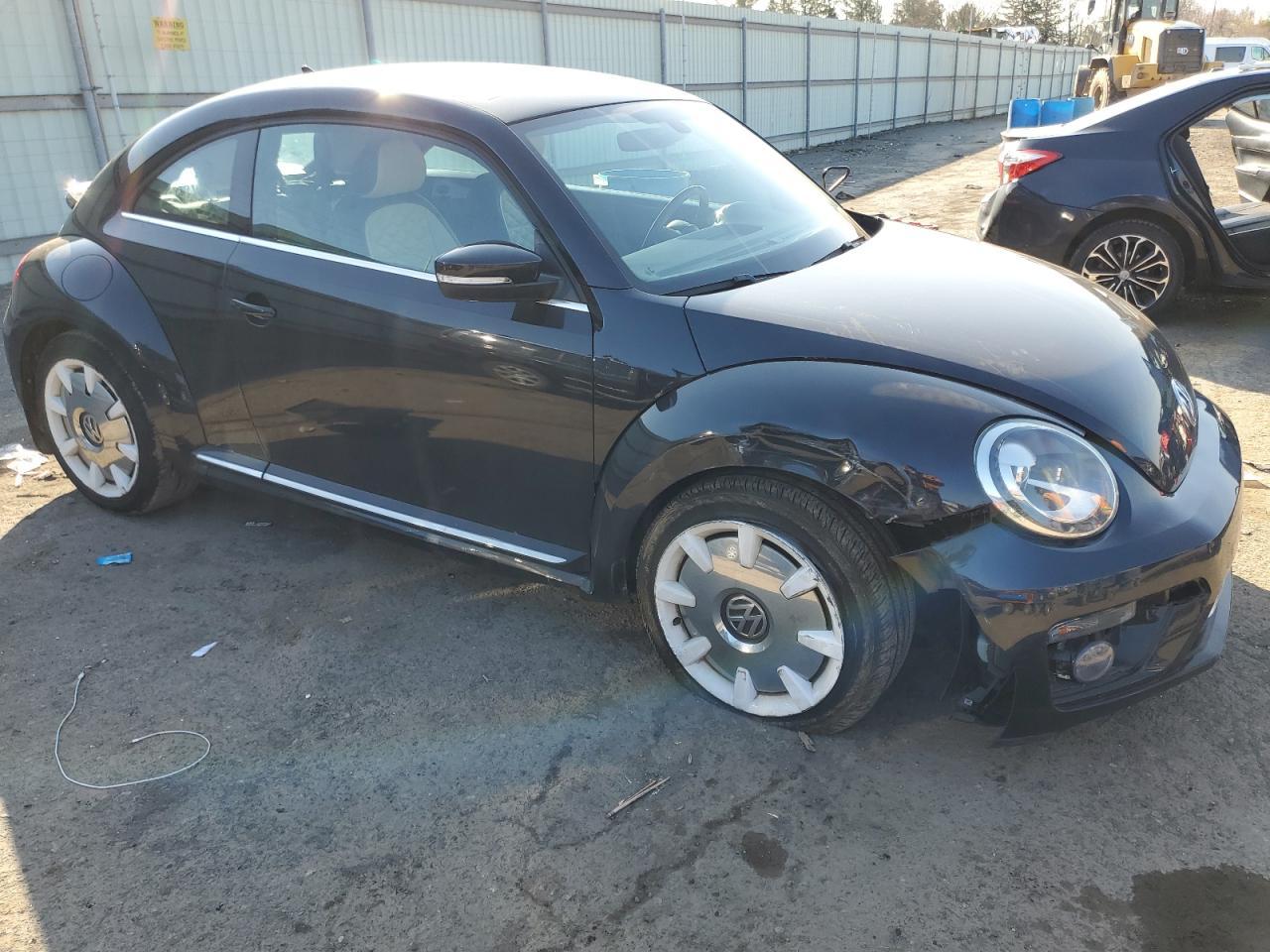 2019 VOLKSWAGEN BEETLE S - Фото 4
