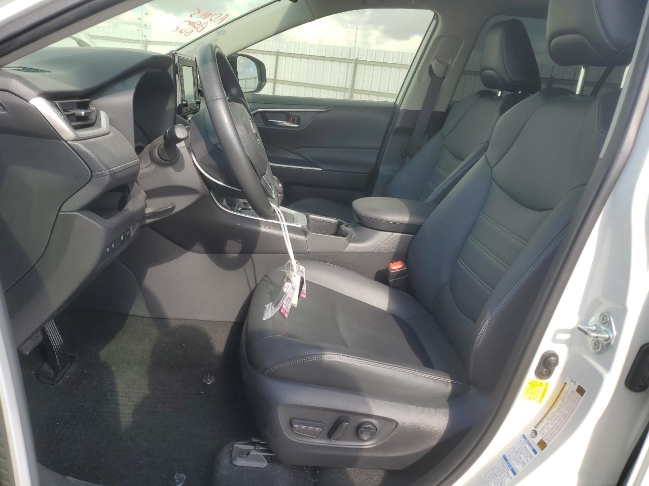 2022 TOYOTA RAV4 XLE P - Фото 7