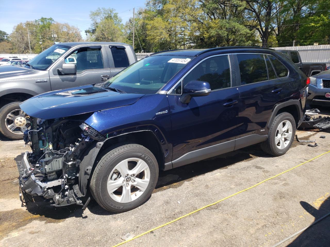 2021 TOYOTA RAV4 XLE car image