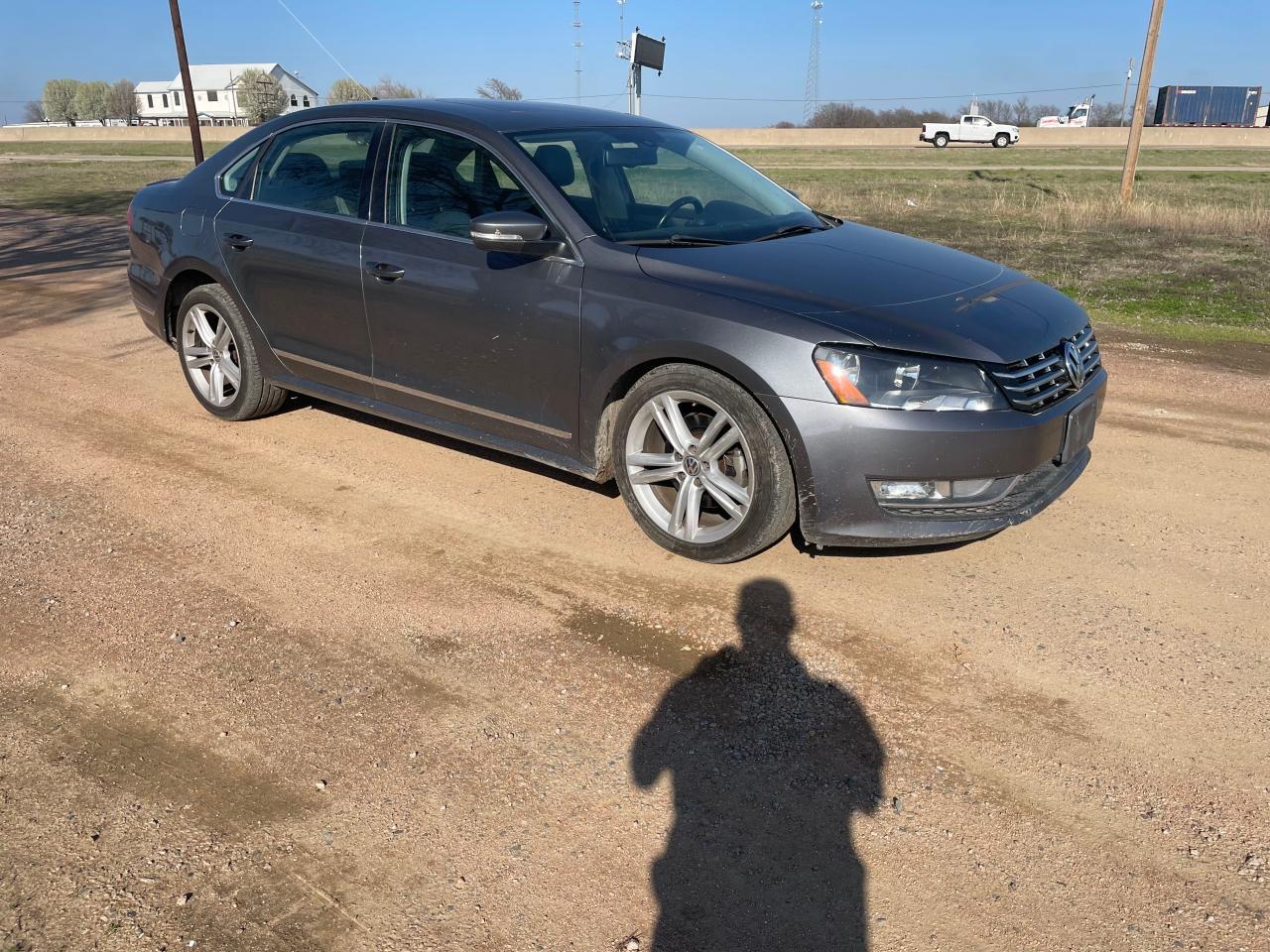 2014 VOLKSWAGEN PASSAT SE car image