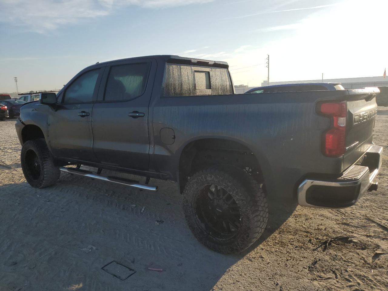 2019 CHEVROLET SILVERADO - Image 2