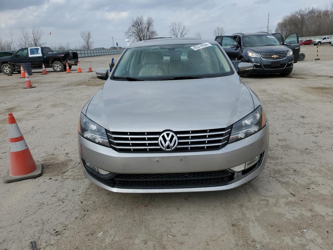 2013 VOLKSWAGEN PASSAT SEL - Image 5