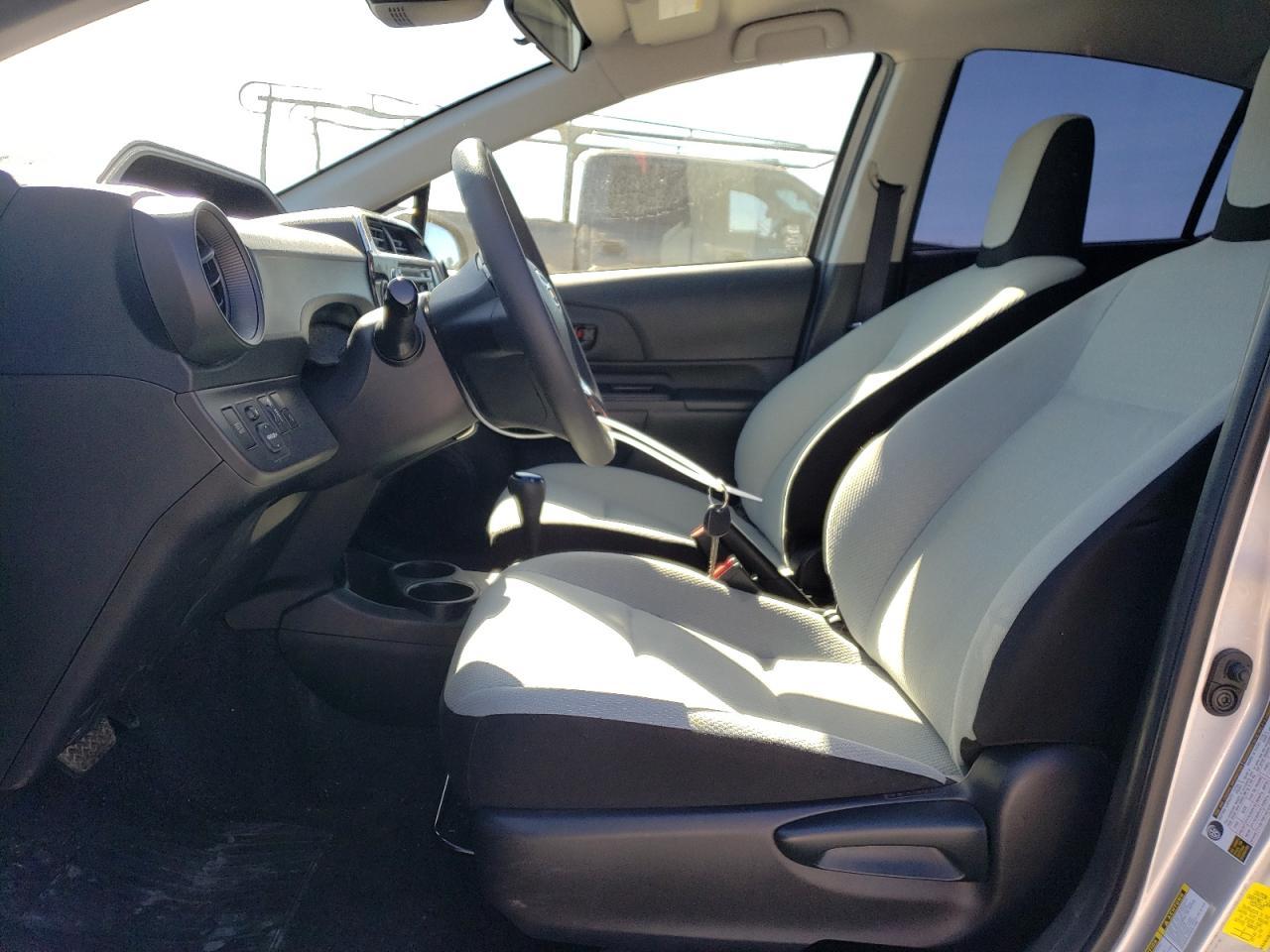 2018 TOYOTA PRIUS C - Image 7