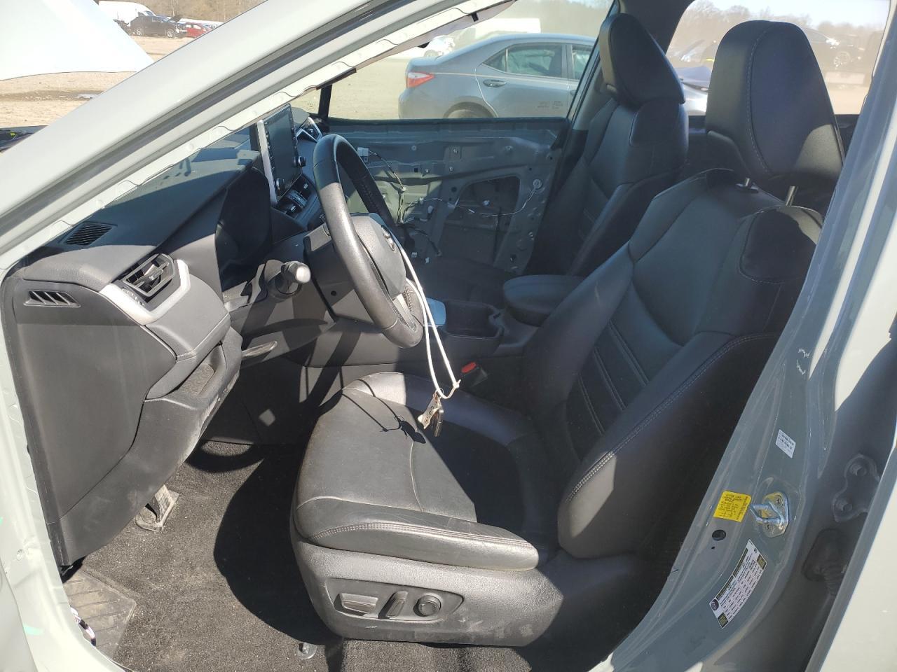 2022 TOYOTA RAV4 XLE P - Фото 7