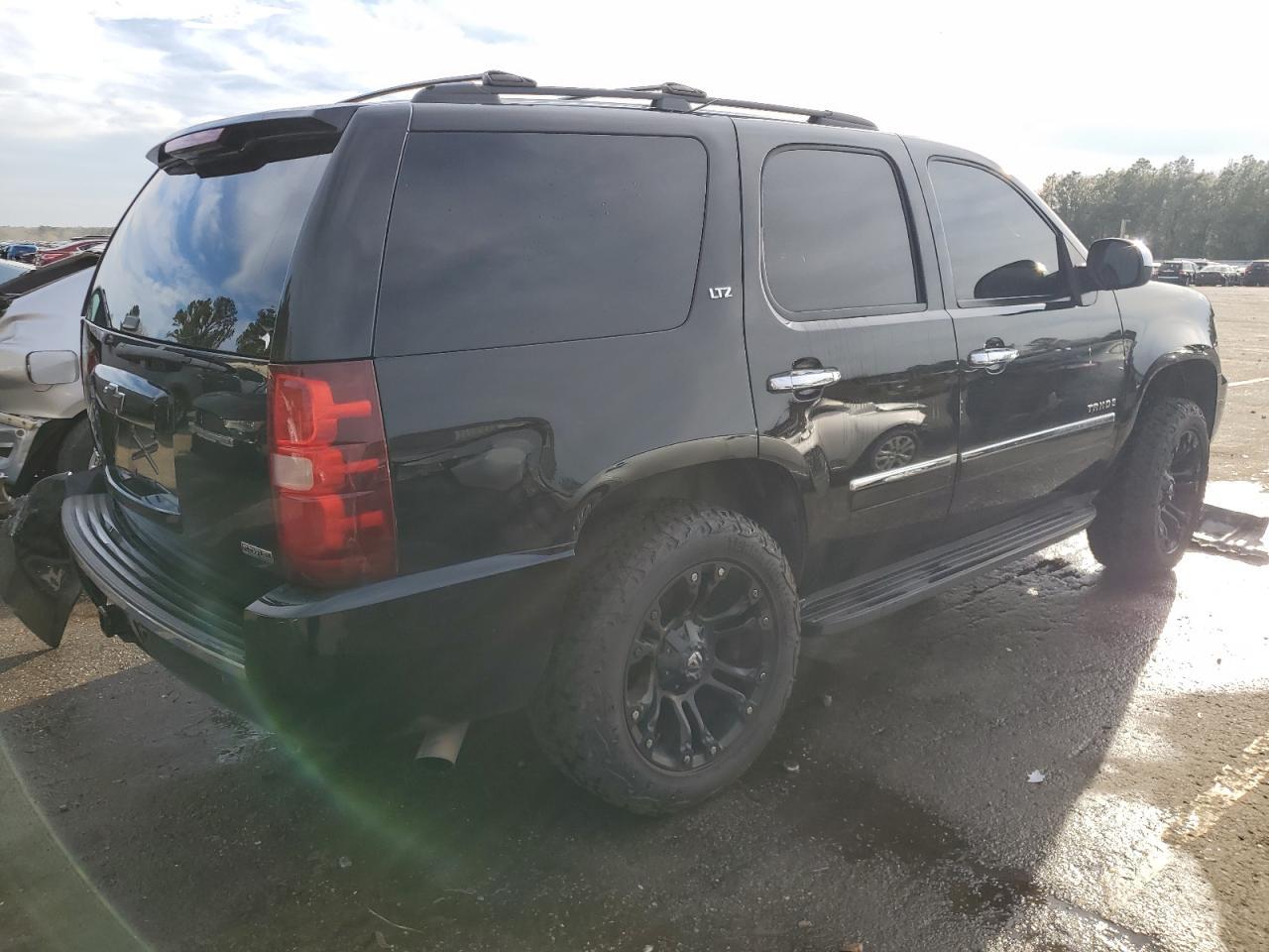 2011 CHEVROLET TAHOE K150 - Image 3