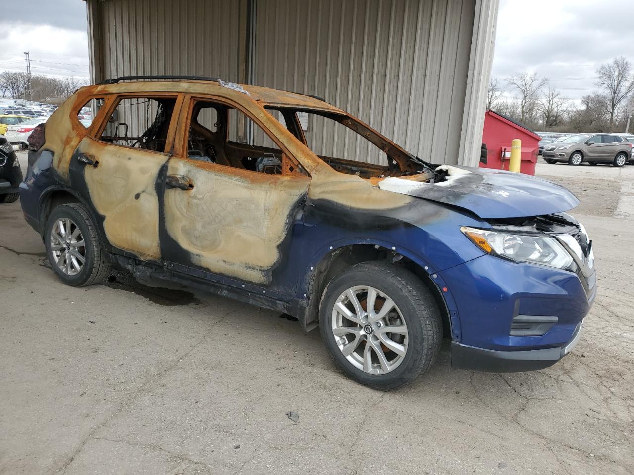 2017 NISSAN ROGUE SV - Image 4