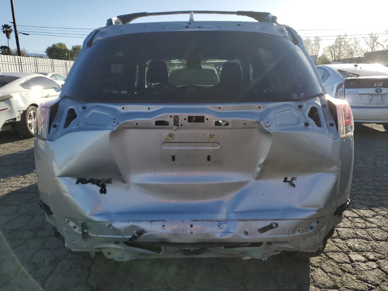 2017 TOYOTA RAV4 LE - Фото 6