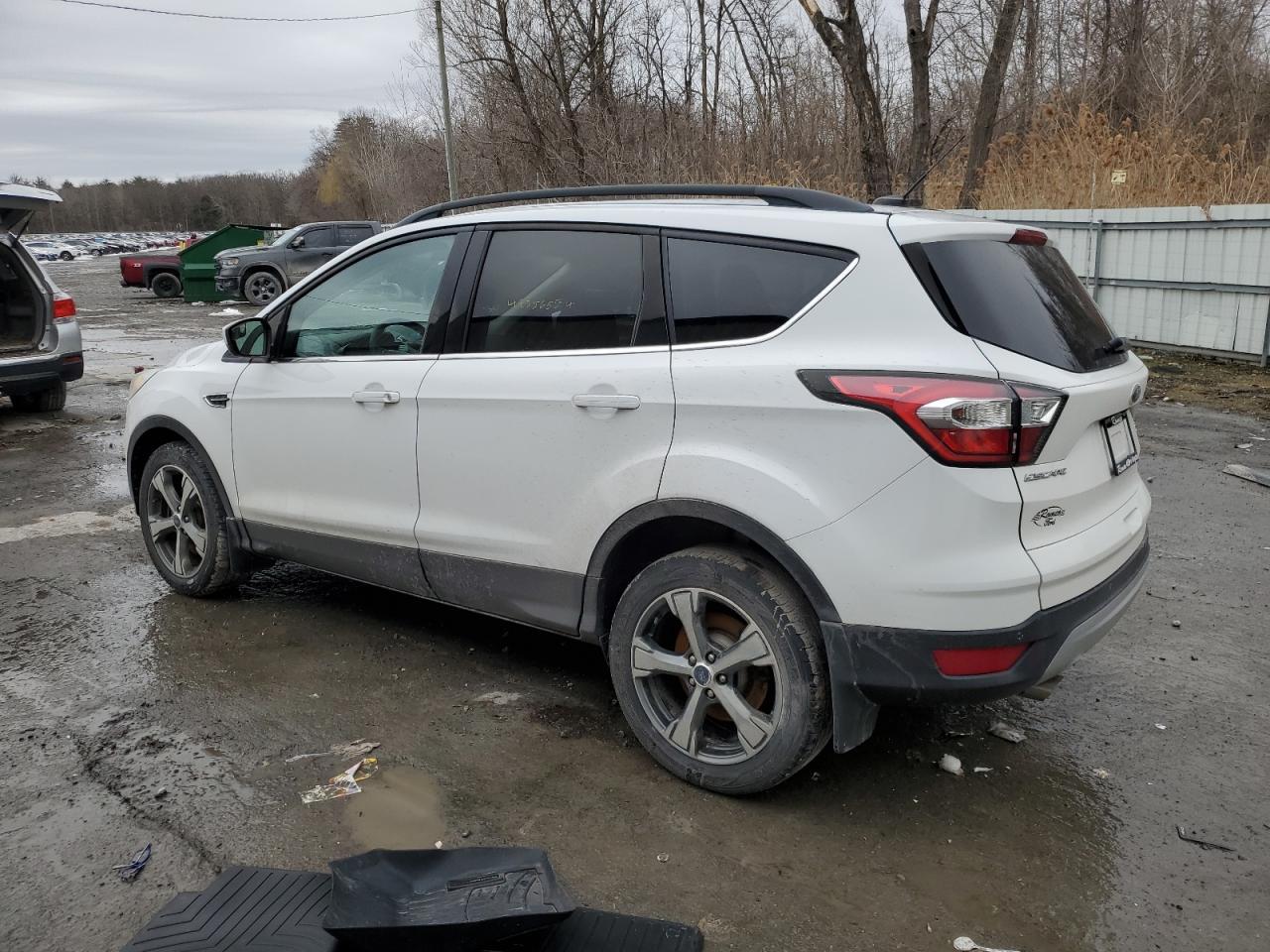 2017 FORD ESCAPE SE - Фото 2