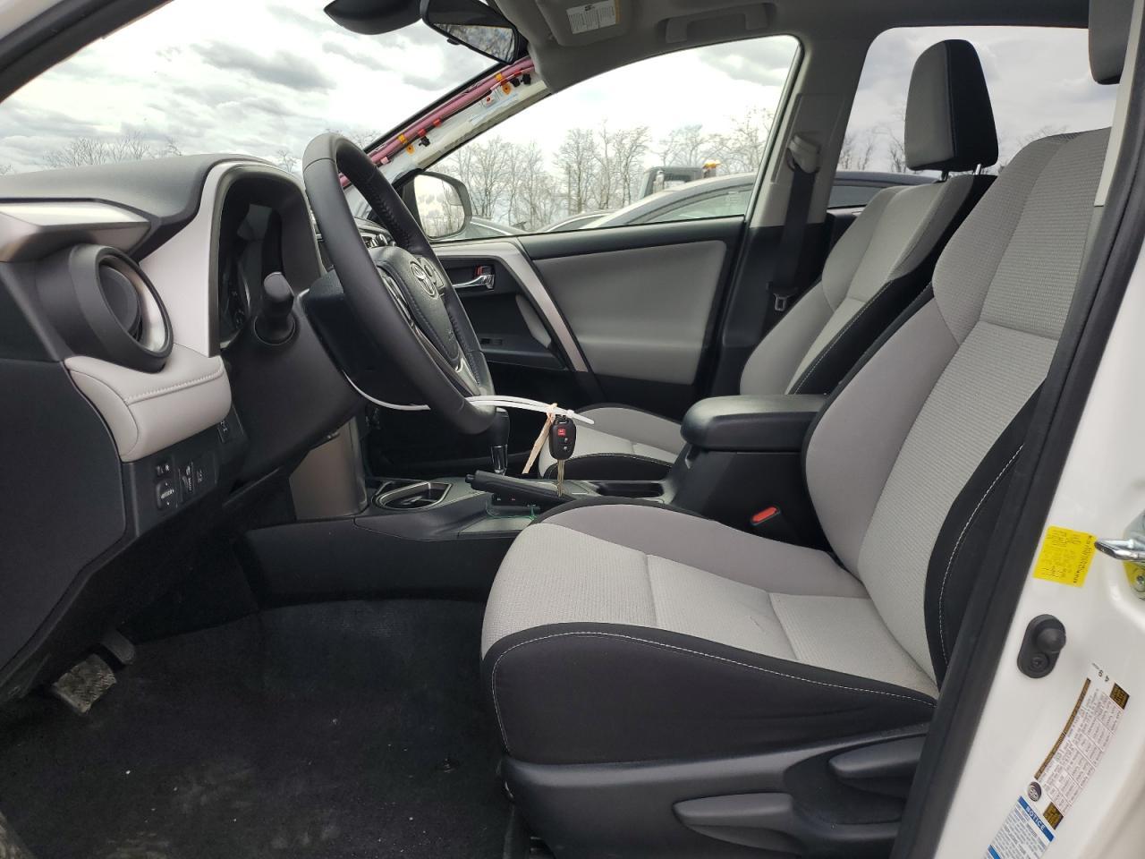 2017 TOYOTA RAV4 XLE - Image 7