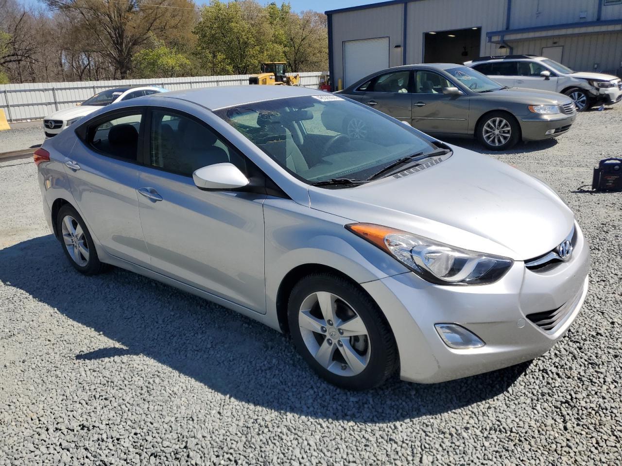 2013 HYUNDAI ELANTRA GL - Image 4