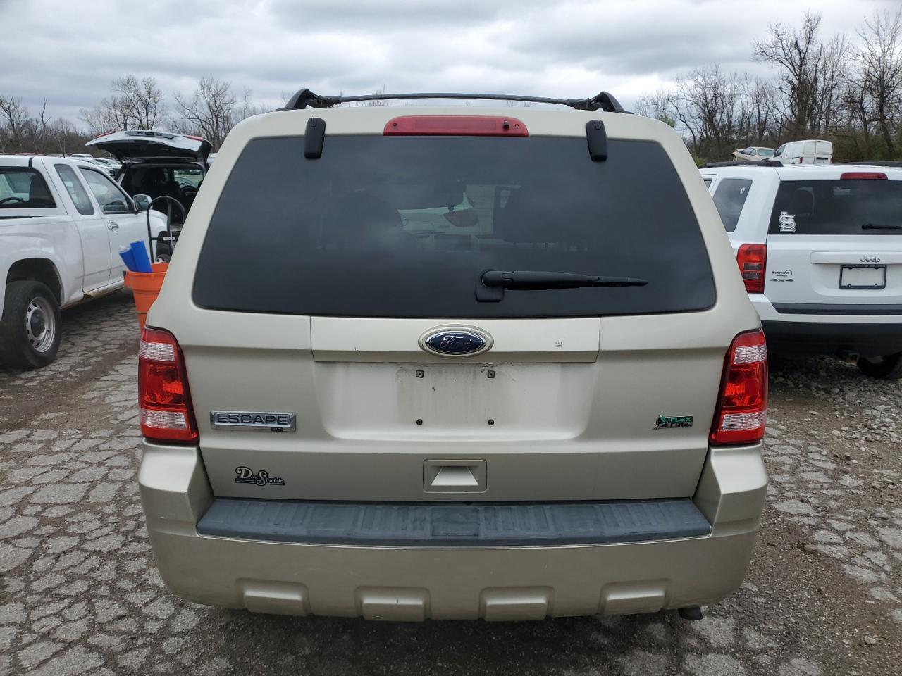 2010 FORD ESCAPE XLT - Image 6