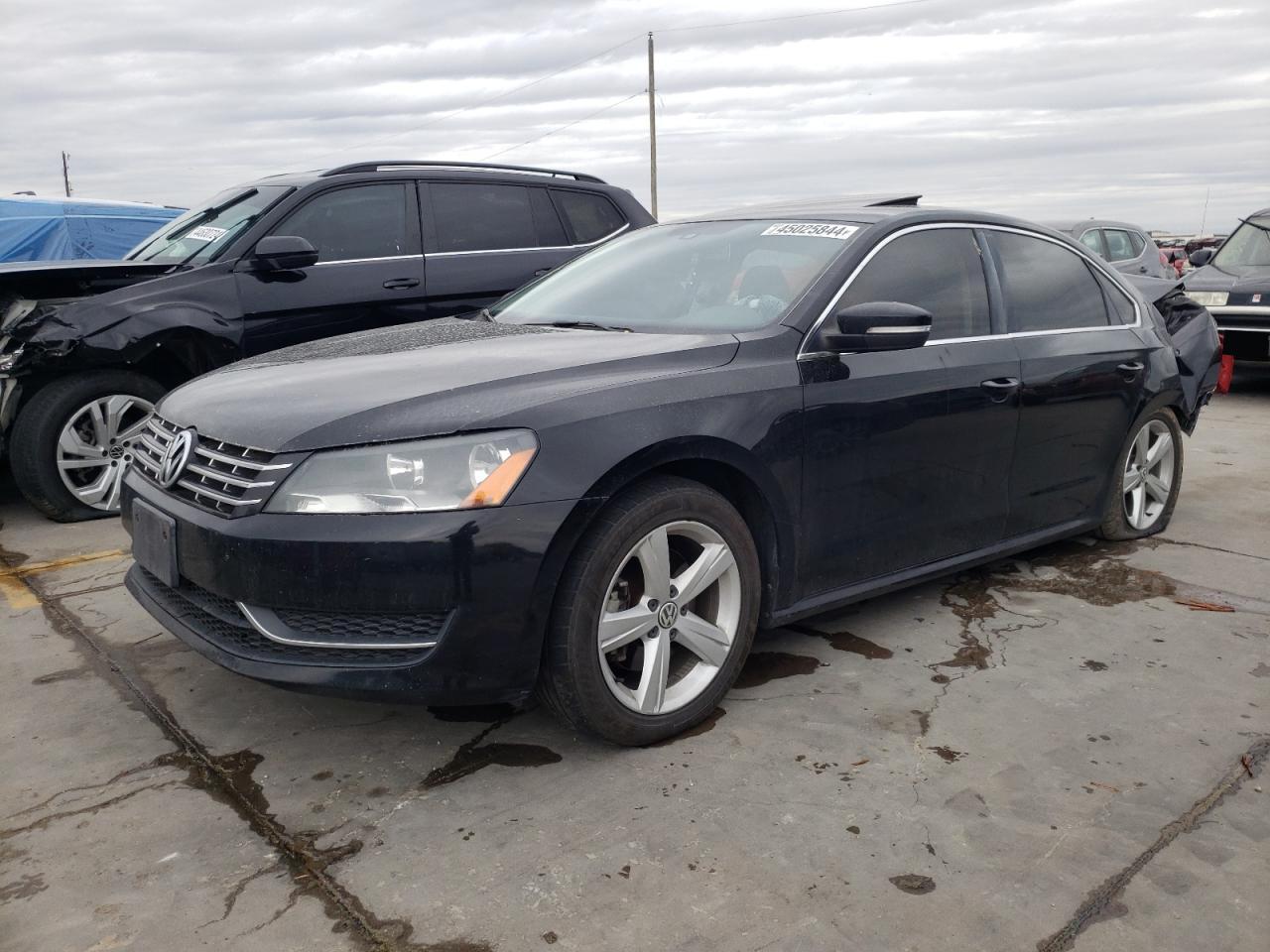 2013 VOLKSWAGEN PASSAT SE car image