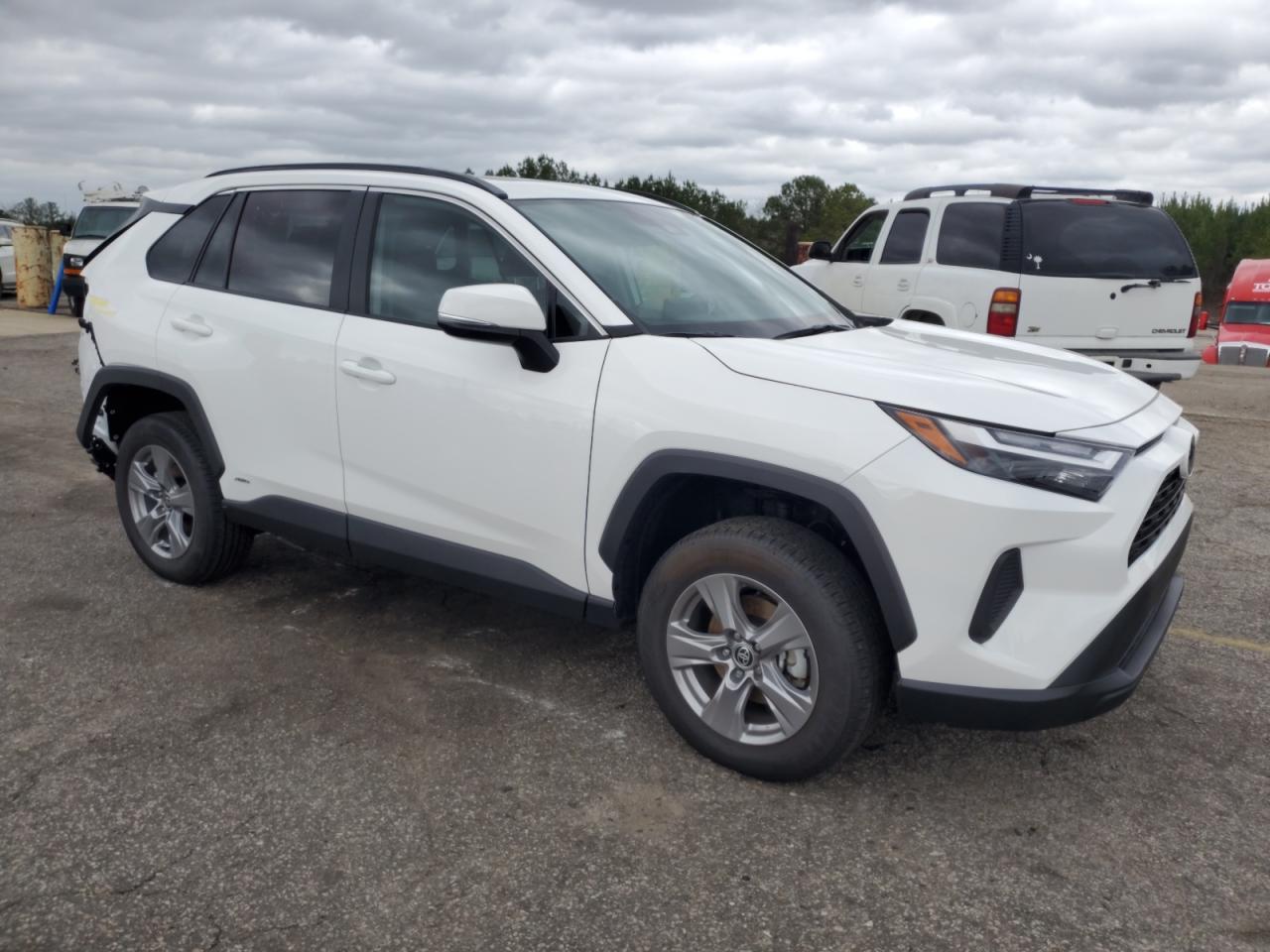 2022 TOYOTA RAV4 XLE - Image 4