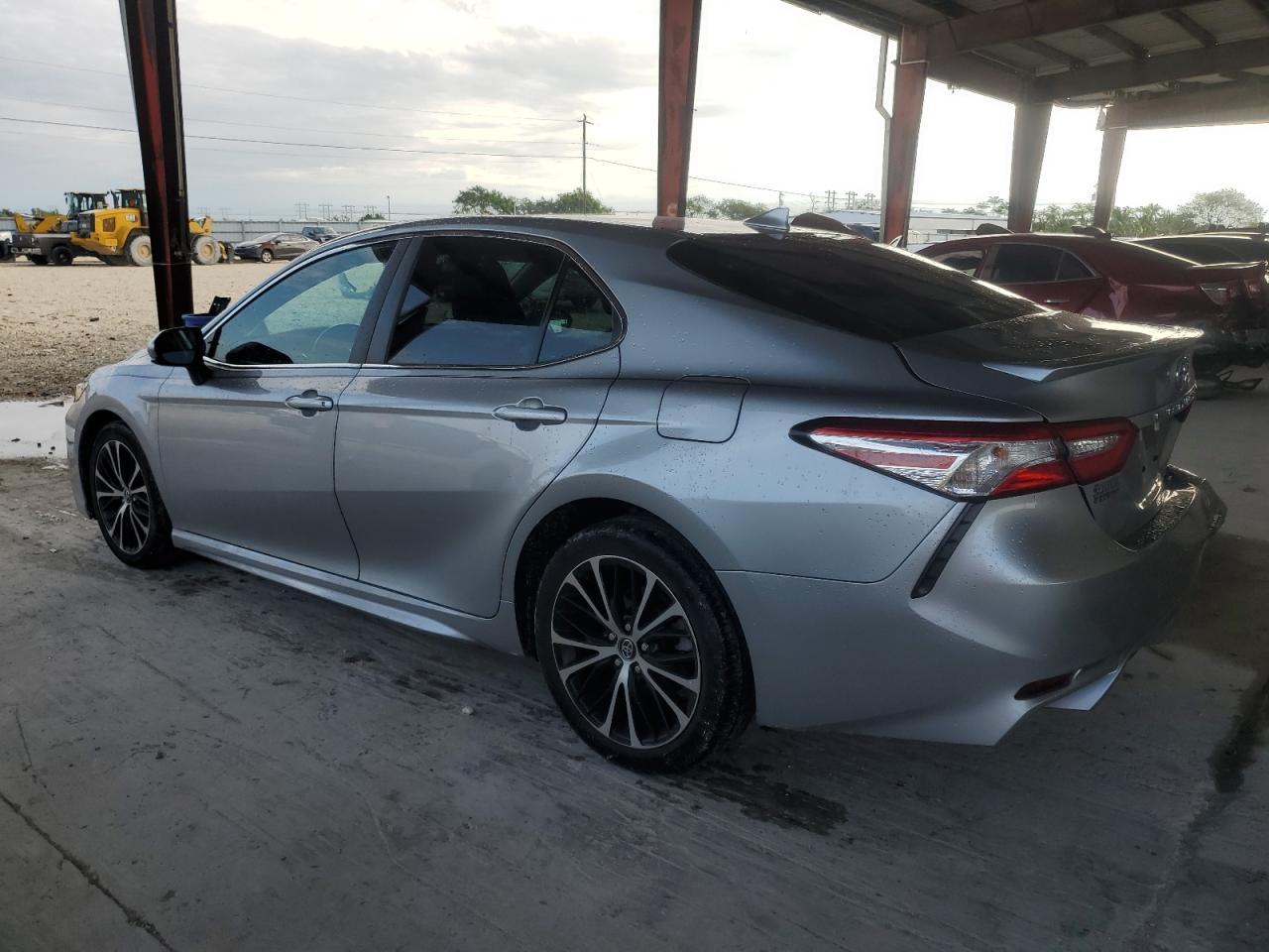 2020 TOYOTA CAMRY SE - Image 2