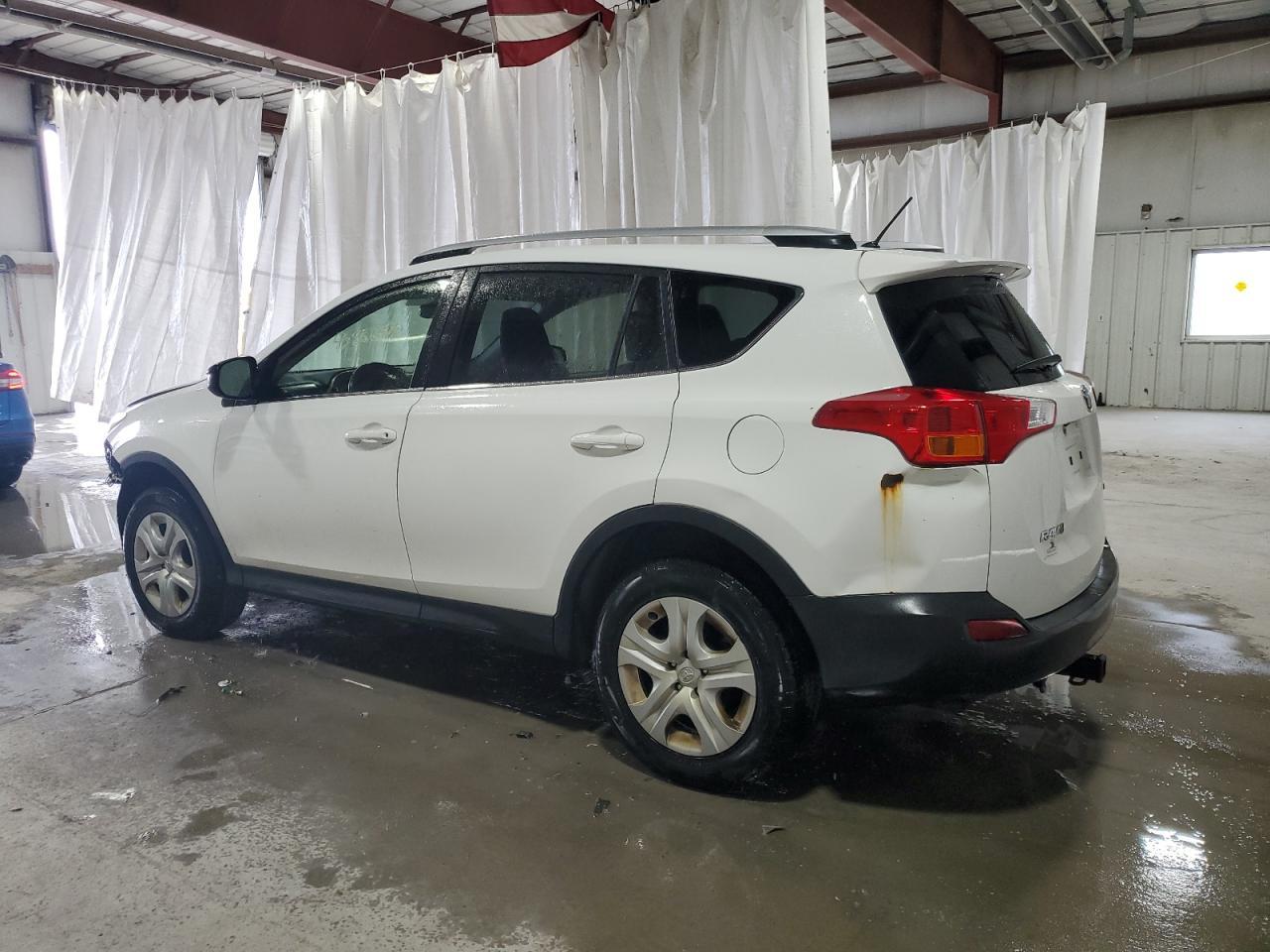2015 TOYOTA RAV4 LE - Image 2
