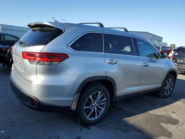 2019 Toyota Highlander Se - Фото 3