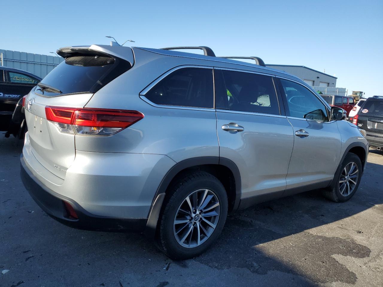 2019 TOYOTA HIGHLANDER - Фото 3