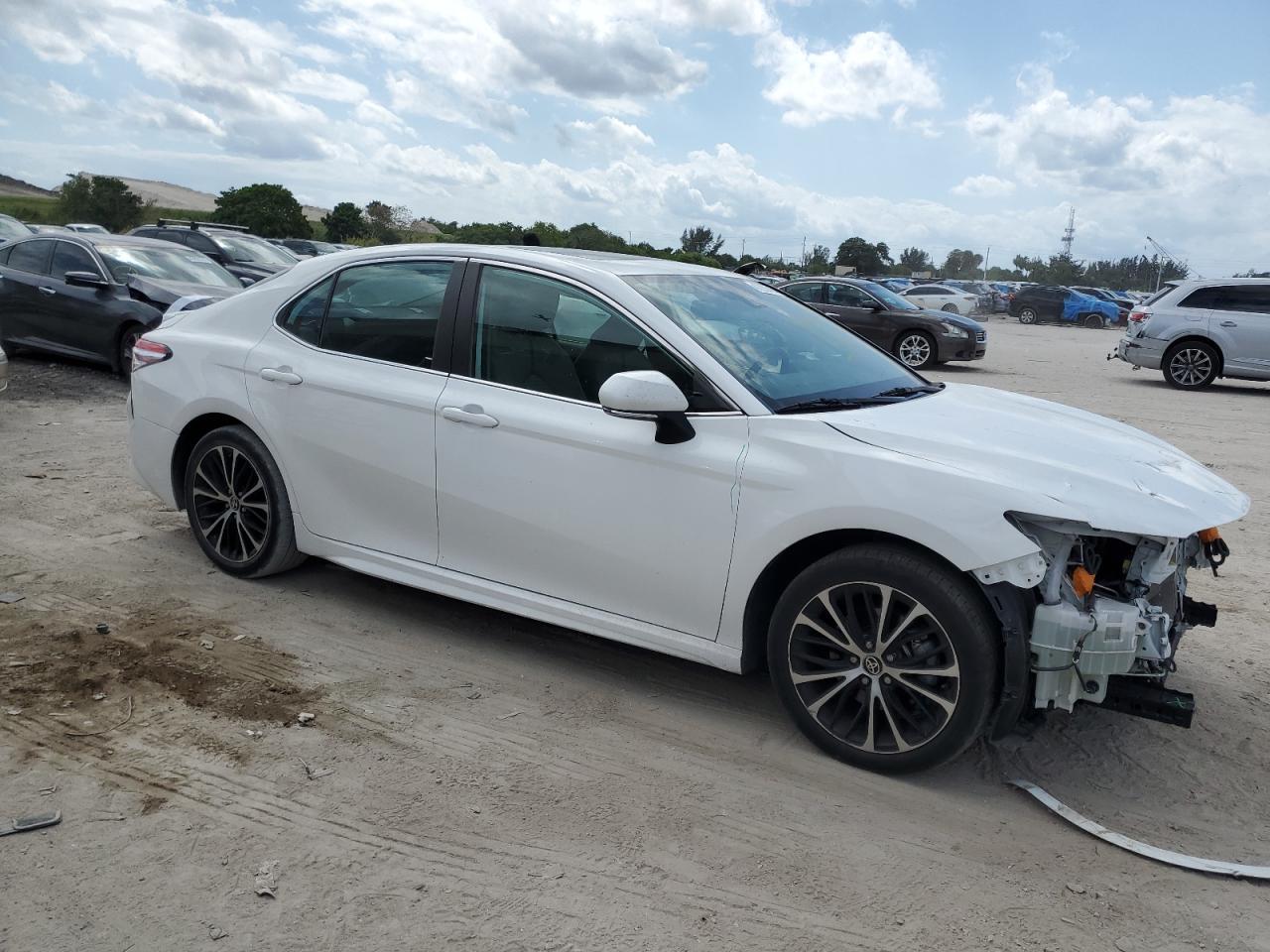 2020 TOYOTA CAMRY SE - Image 4